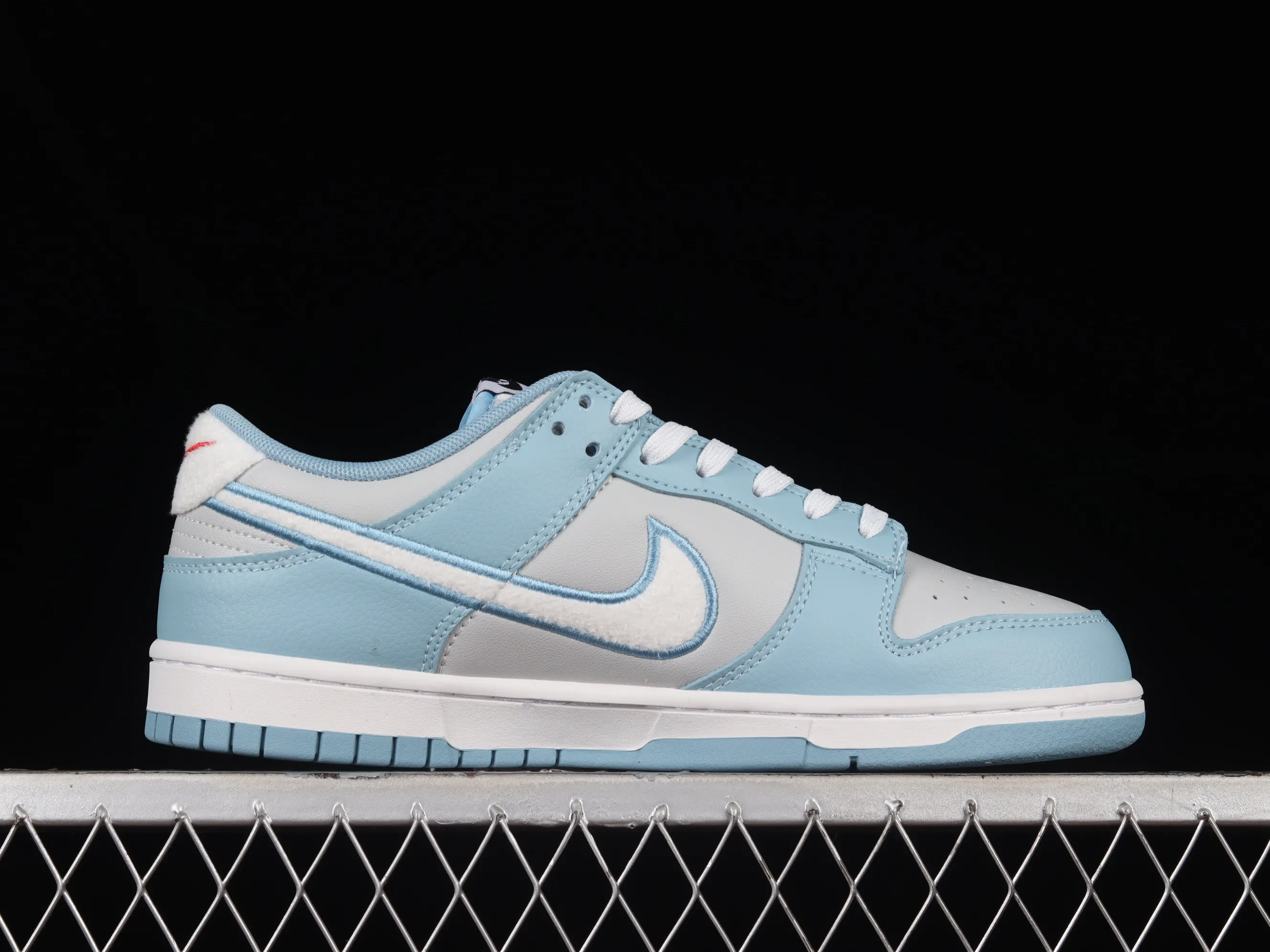 All Categories Nk SB Dunk Series Nk SB Dunk Low Low-top sneakers Cost-effective version Nk Dunk Low Retro Blue and gray color matching SB low-top sports and leisure sneakers FB1871-011